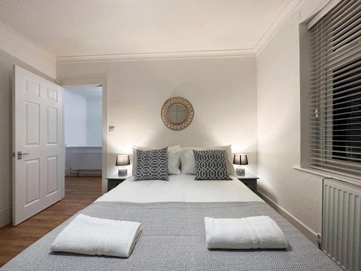 Charming 3-Bedroom Family Home Londres Extérieur photo