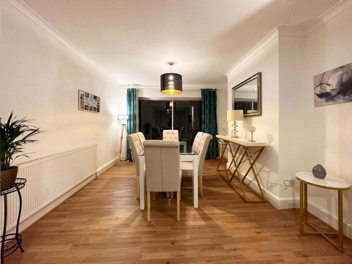 Charming 3-Bedroom Family Home Londres Extérieur photo