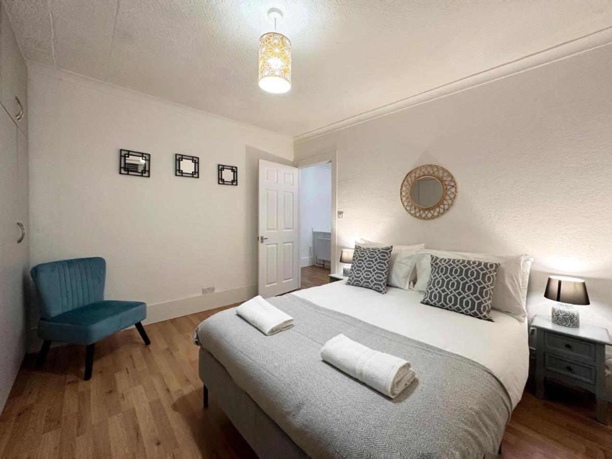 Charming 3-Bedroom Family Home Londres Extérieur photo