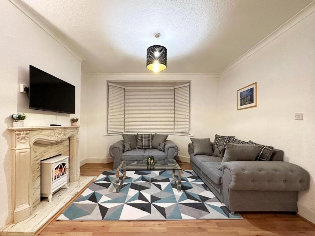Charming 3-Bedroom Family Home Londres Extérieur photo