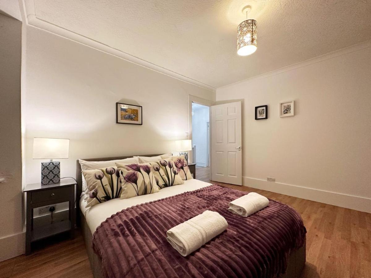 Charming 3-Bedroom Family Home Londres Extérieur photo