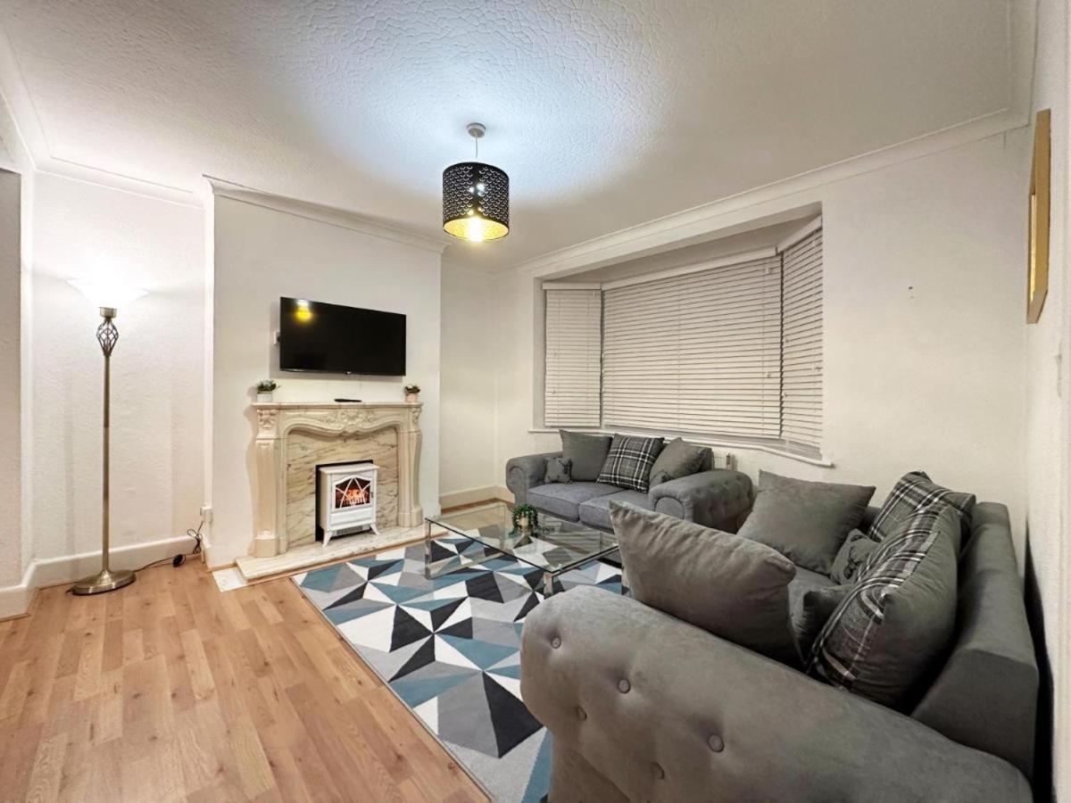 Charming 3-Bedroom Family Home Londres Extérieur photo