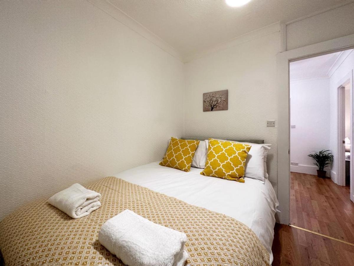 Charming 3-Bedroom Family Home Londres Extérieur photo