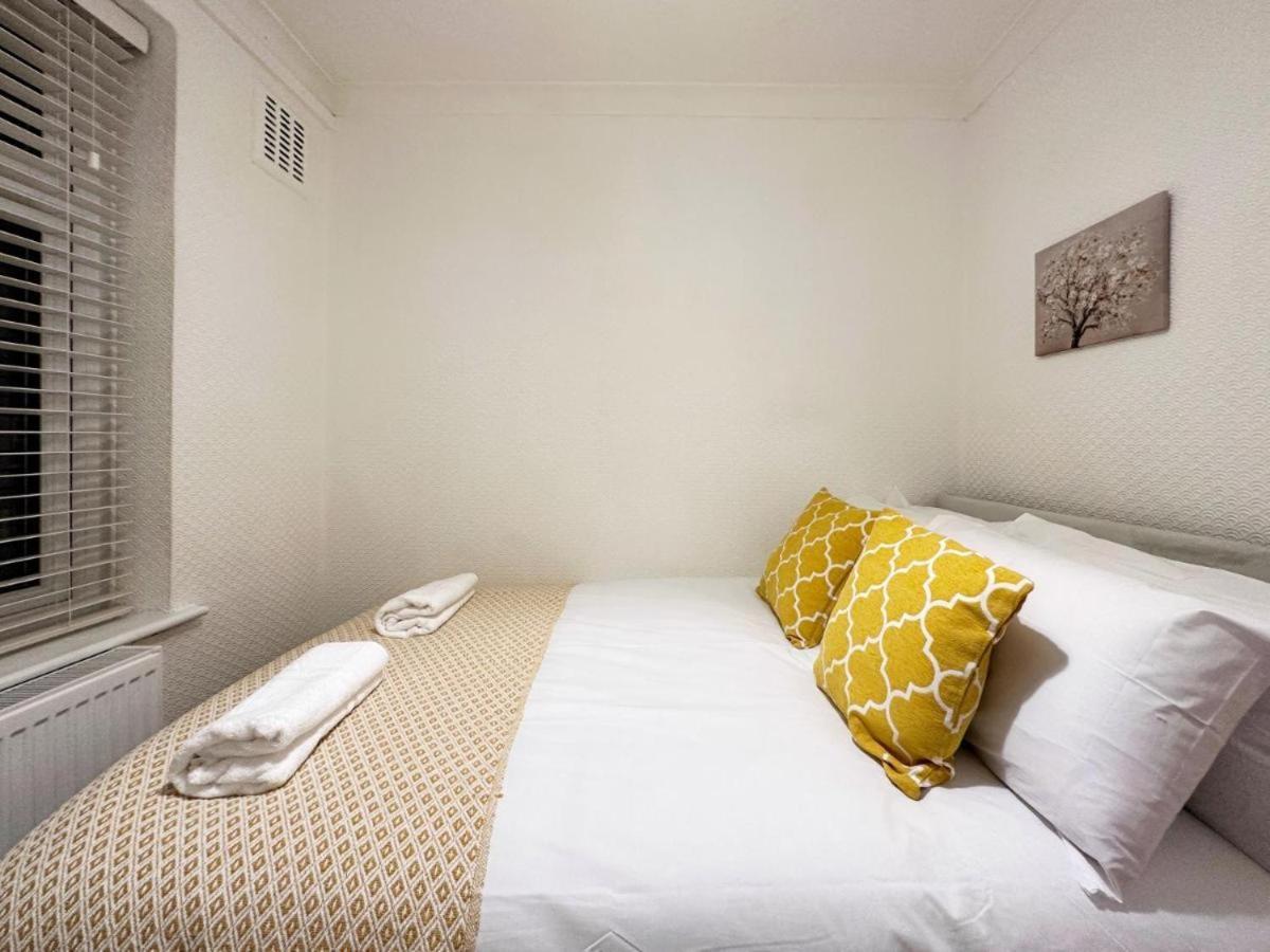 Charming 3-Bedroom Family Home Londres Extérieur photo