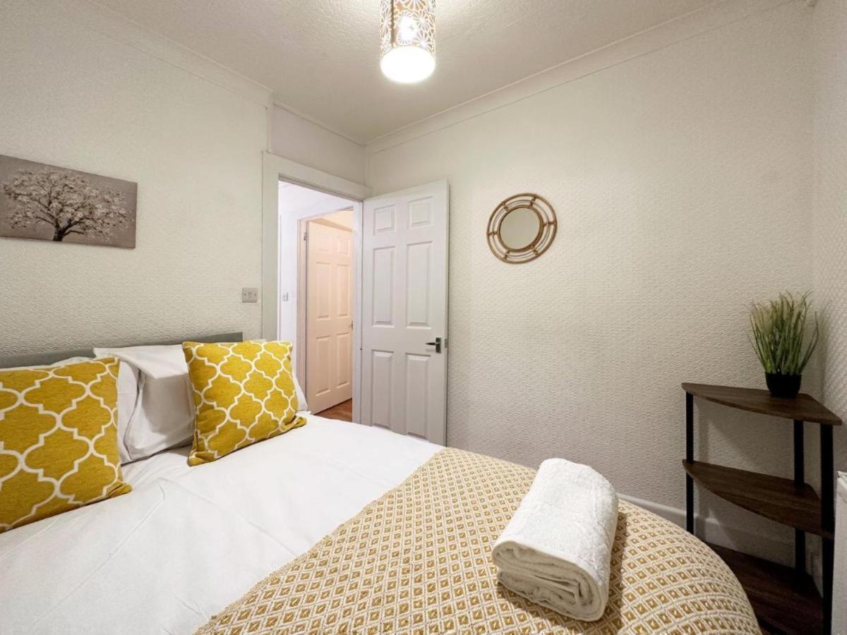 Charming 3-Bedroom Family Home Londres Extérieur photo