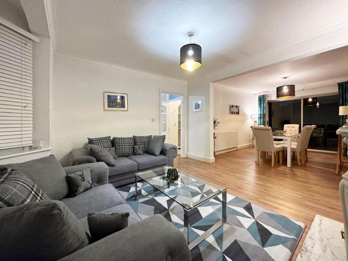 Charming 3-Bedroom Family Home Londres Extérieur photo