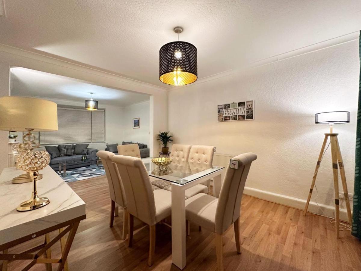 Charming 3-Bedroom Family Home Londres Extérieur photo